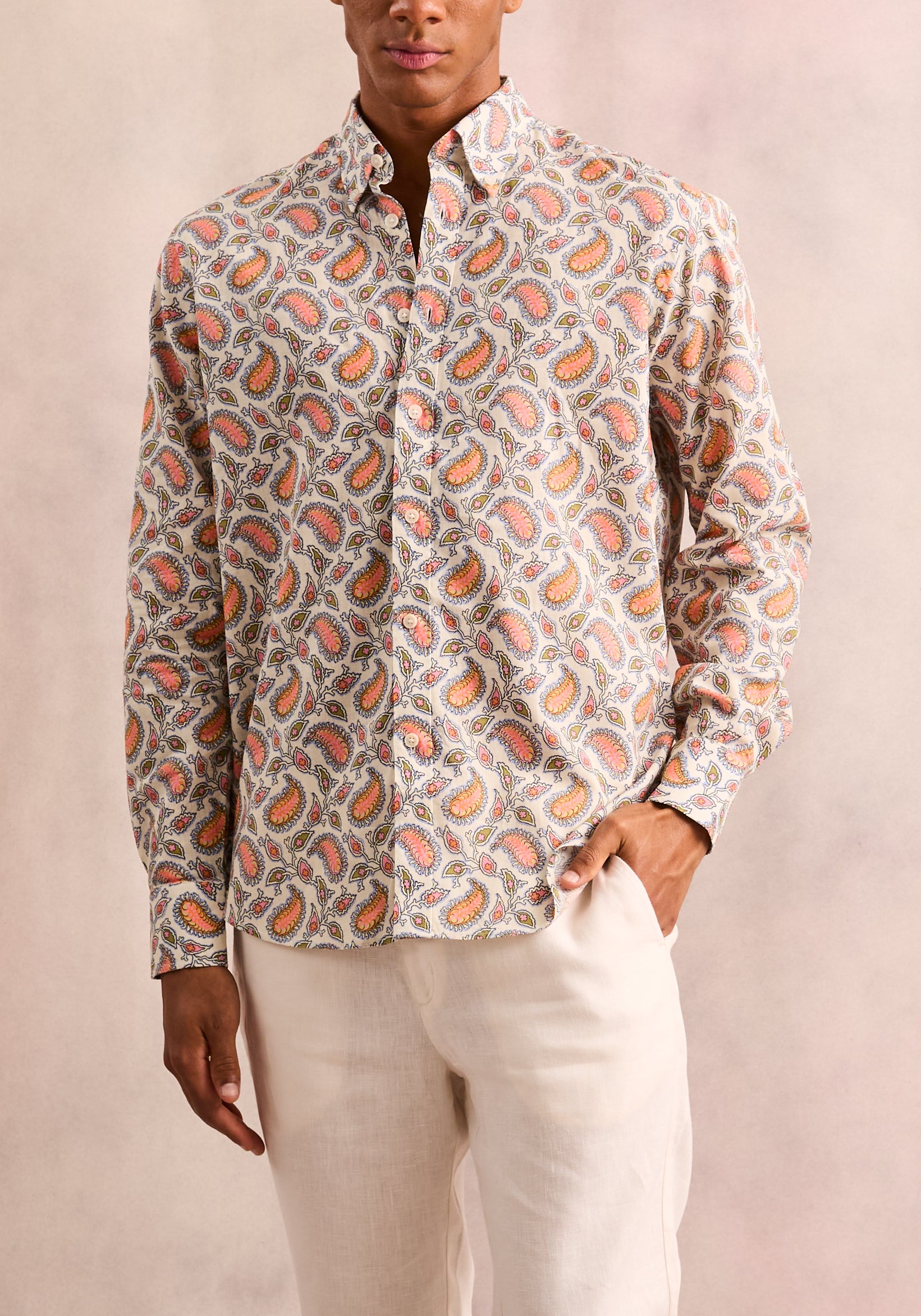 Camisa Cuello Button Down Arabescos Fondo Marfil