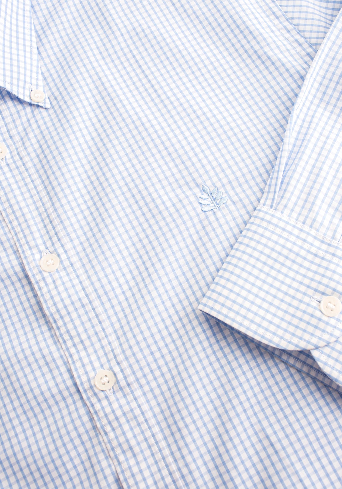 Camisa para hombre color azul claro 100% algodón detalle botones