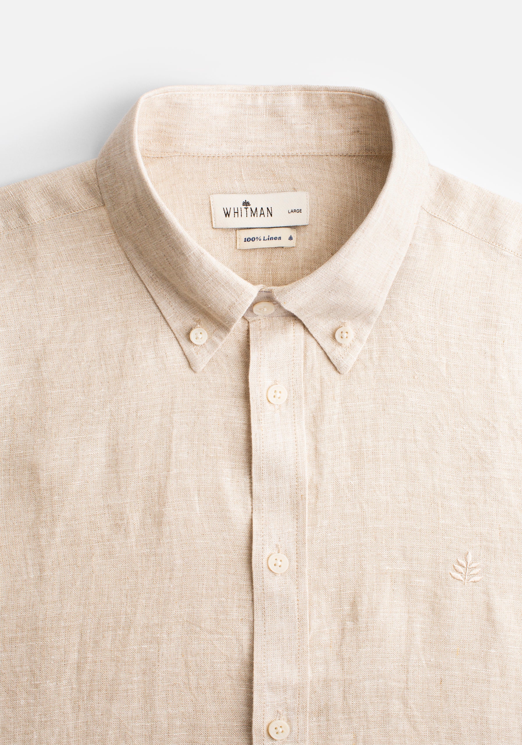 Camisa en lino color beige para hombre detalle del cuello
