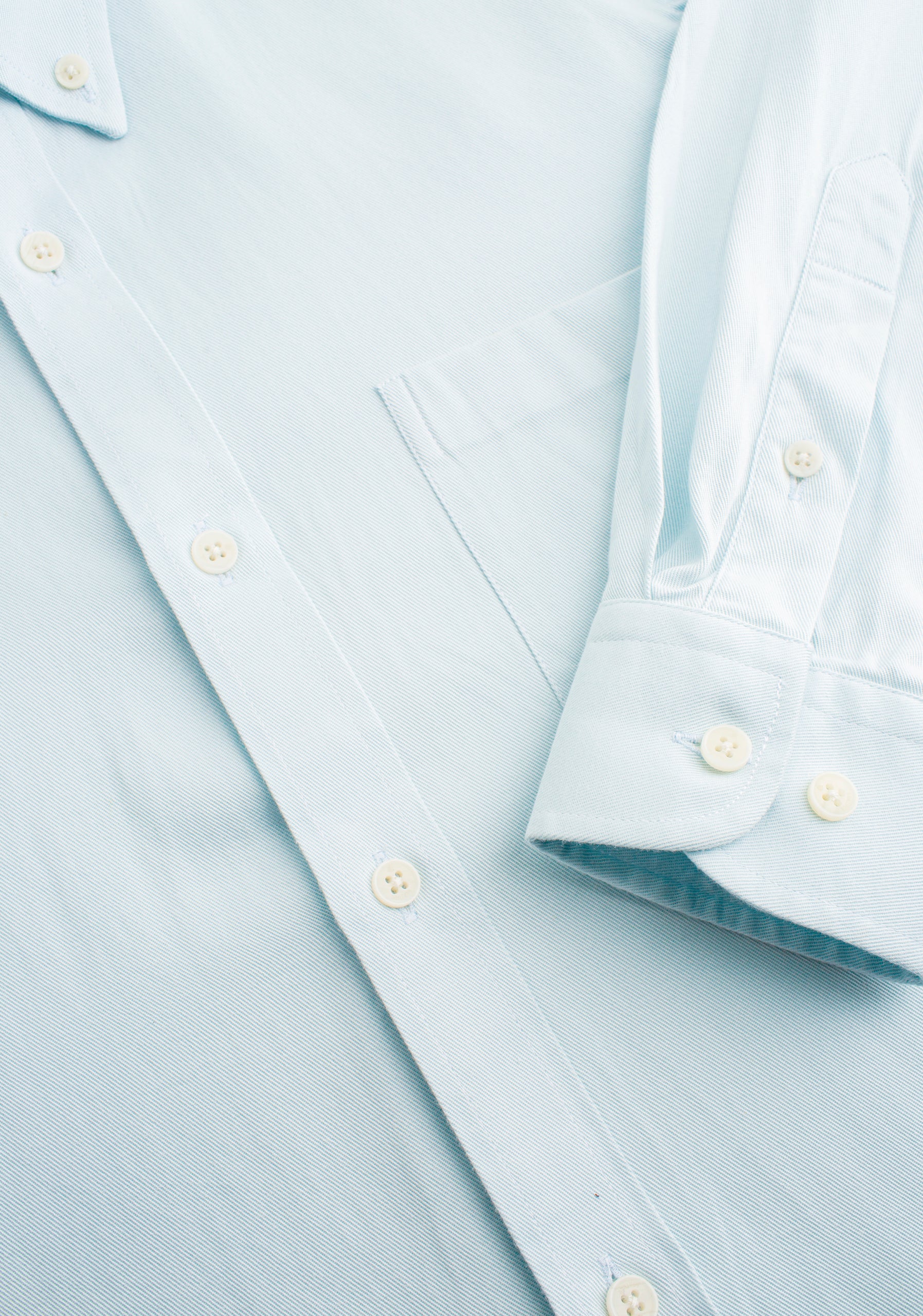 Camisa para hombre color azul claro en tencel y algodón detalle botones
