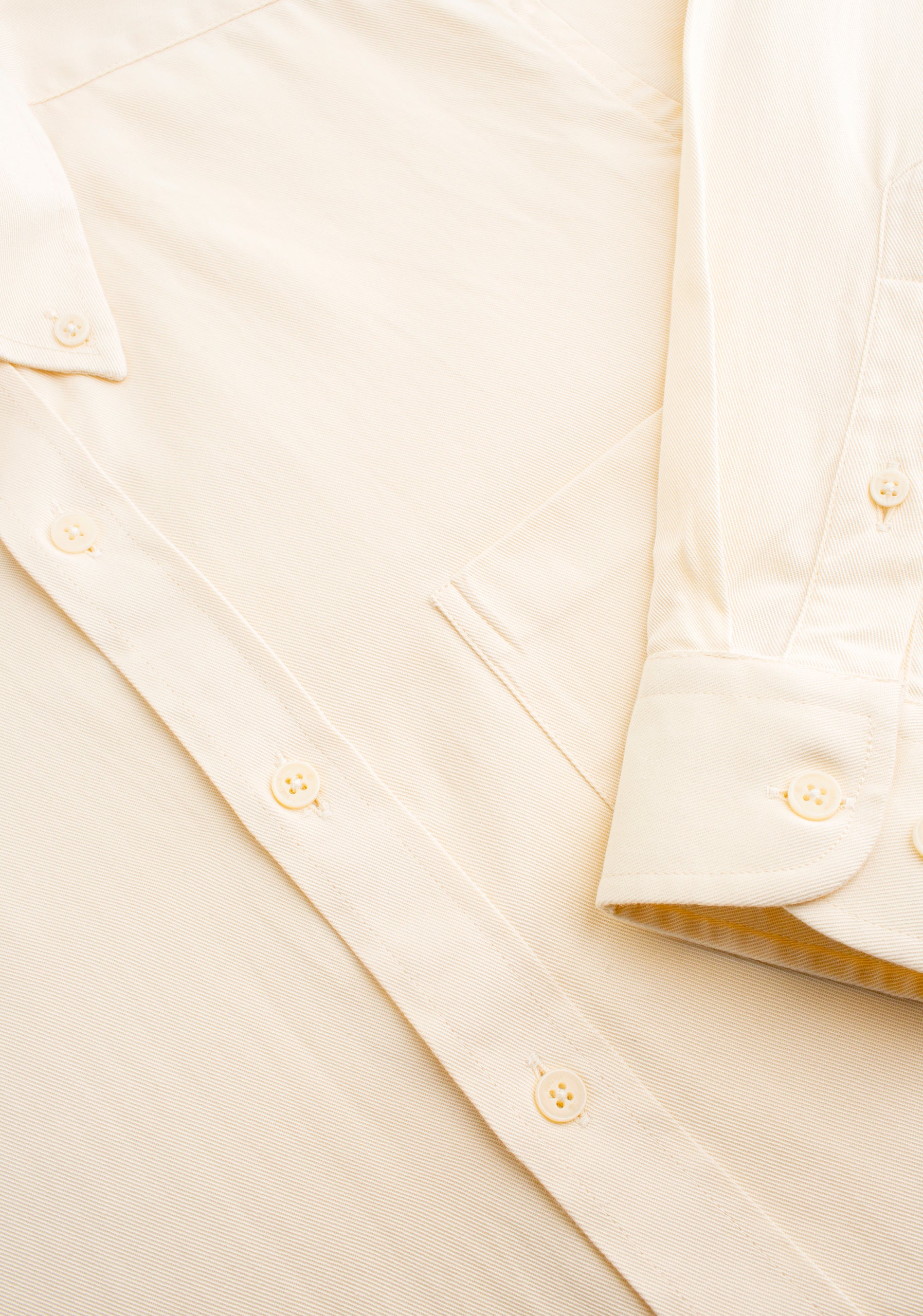 Camisa para hombre color beige de tencel y algodón detalle botones