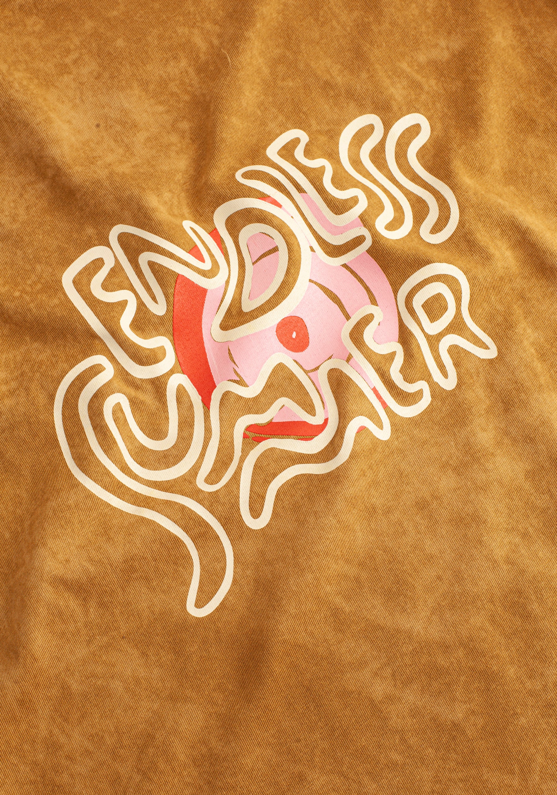 Camiseta H Summer Garment Dyed Ocre Estampada