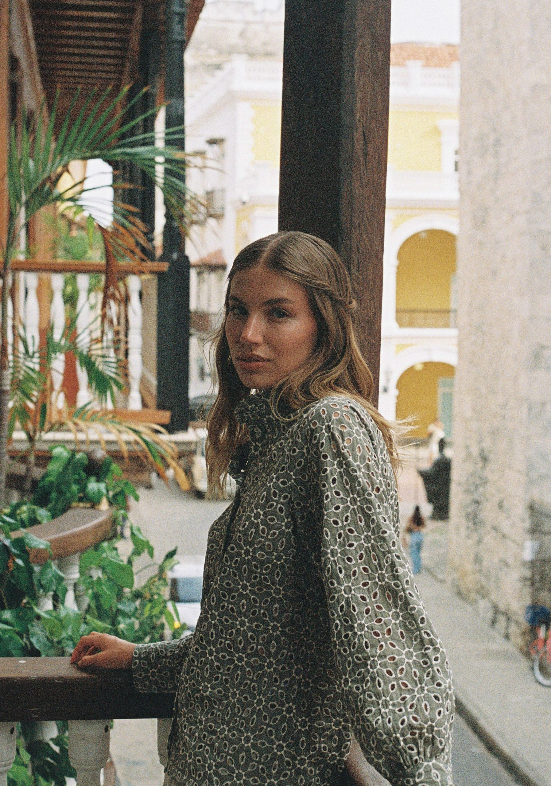 Camisa Emma Verde Olive Ojal